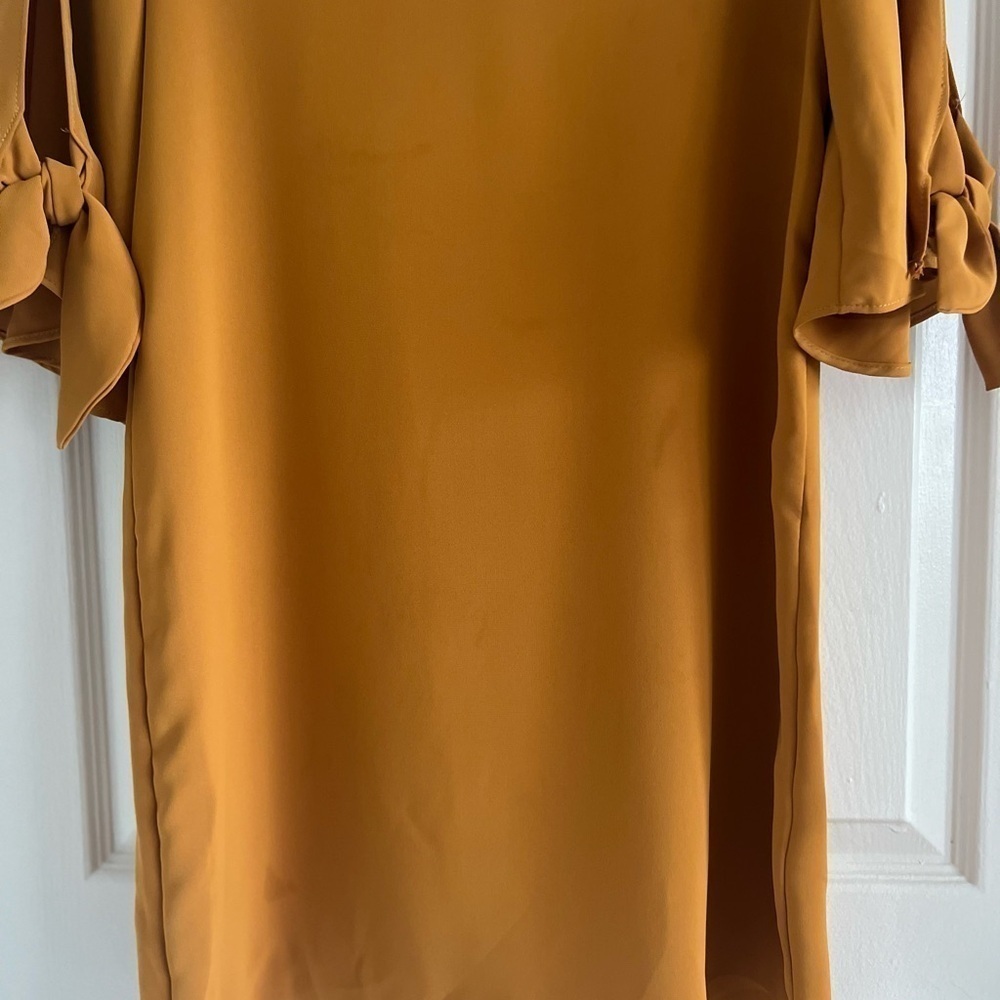 Everly mustard colored dress. Short slit sleeves/tie. Shift dress EUC. Small. - Picture 8 of 8